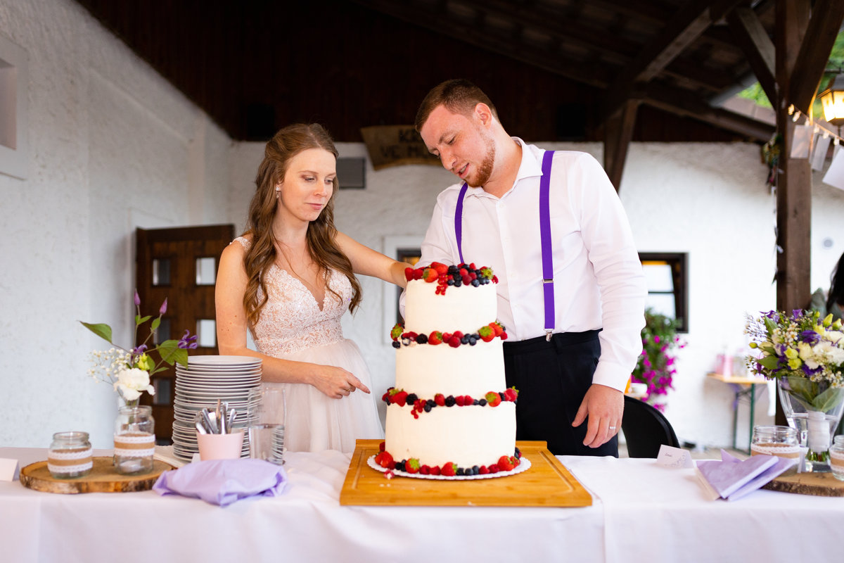 Zakrojení dortu, nevěsta, ženich, Paběnický mlýn