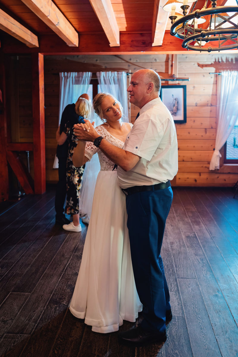 Nevěsta tancuje s tátou, svatba Golf resort Kunětická hora
